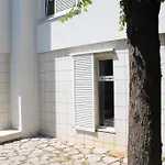 Pinewood Apartment *