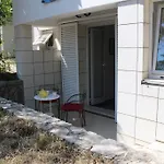 Pinewood Apartment