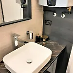 Pinewood Apartment