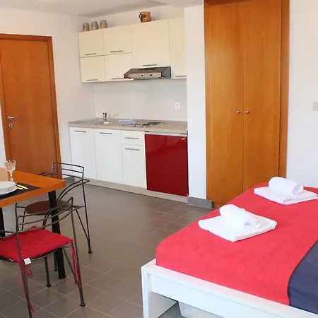 Pinewood Apartment