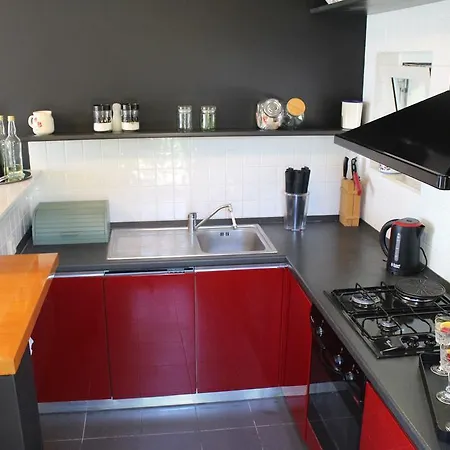 Pinewood Apartment *