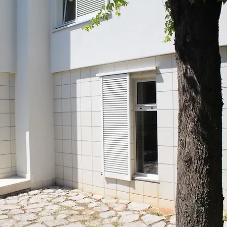 Pinewood Apartment *