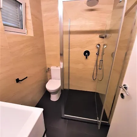 Pinewood Apartment *
