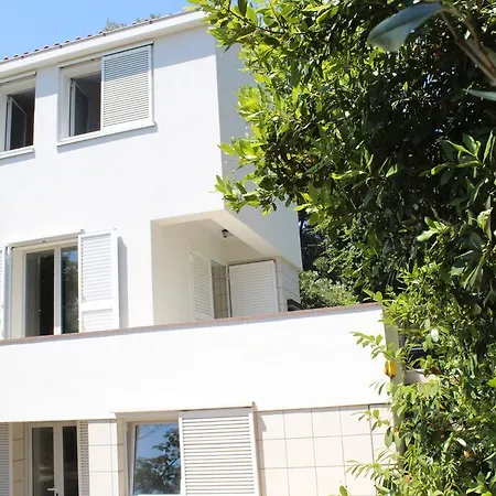 Pinewood Apartment Krk Town